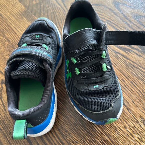 Boys Under Armour sneakers - Picture 3 of 5